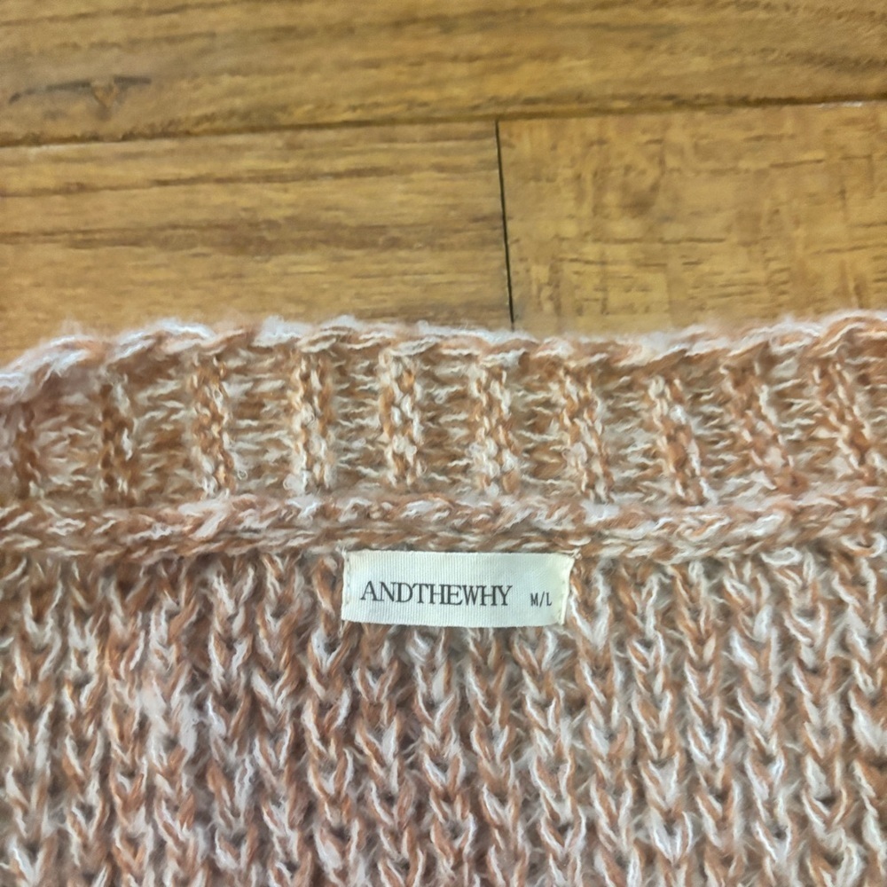 Women’s Andthewhy sweater size M/L - Picture 3 of 5